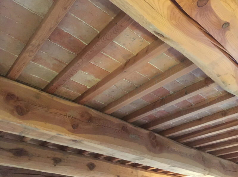 Ceilings and beams - restoration of Italian properties